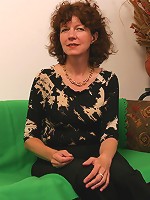 Horny youngster fucks juicy mama’s throat on cam