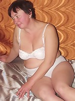 Heavyweight granny showing off in her bed