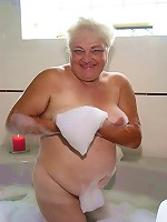 Heavyweight grandma showing off in the bath