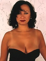 Fuck ready sexy blond mature spreading in bed