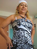 Mature Magnolia loves showing her body