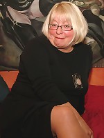 Blonde chunky mature slut playing