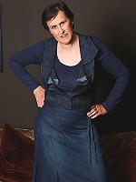 This naughty mature slut loves to have fun