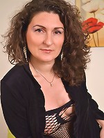 lovely milf in sexy lingery