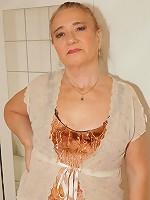 Hairy mature slut playing and pissing