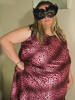 Big masked mama getting ready to be kinky