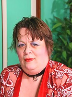 Big mature slut playing with her moist pussy