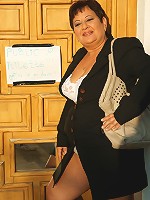 Mature Mariette loves to suck and fuck on a toilet