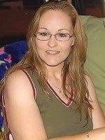 This mature slut gets fistfucked in a driving car