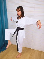 Puffy pussied Cindy Reed shows off her karate skills before spreading
