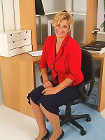 Busty MILF Tara from AllOver30.com shows off her shaven pussy