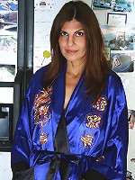 Veronica N presses the juice from a strawberry with her pussy