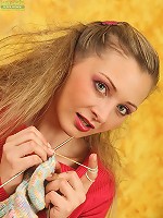 Gorgeous mature babe Hanna strips before toying pussy.