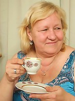 She baked him a tasty cake for this birthday and now the mature chick wants his hard cock