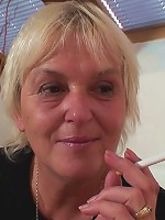 Mother in law gets him to fuck her sexy snatch and makes the mature babe feel good