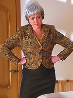 Lesbo lesson for a smoking teen